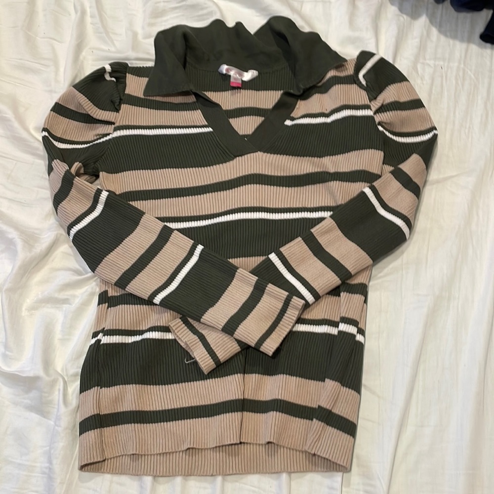 Green and beige sweater